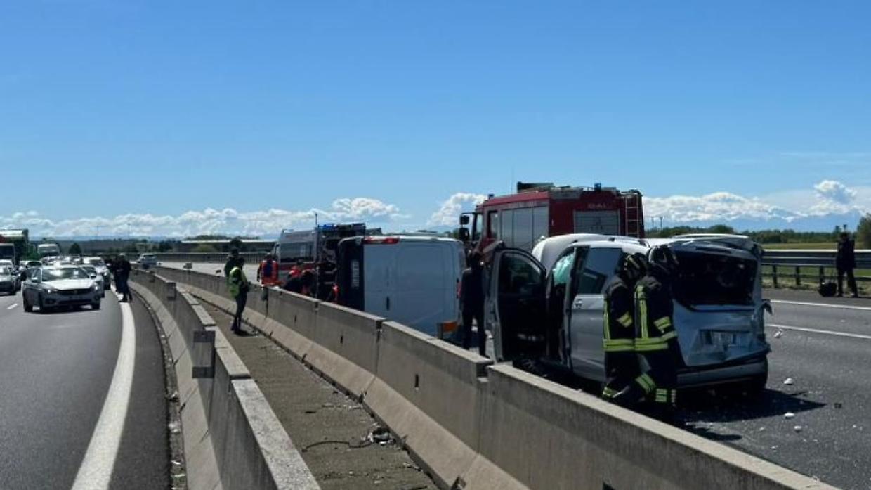 Terribile incidente stradale, tangenziale bloccata e un ferito grave al Cto