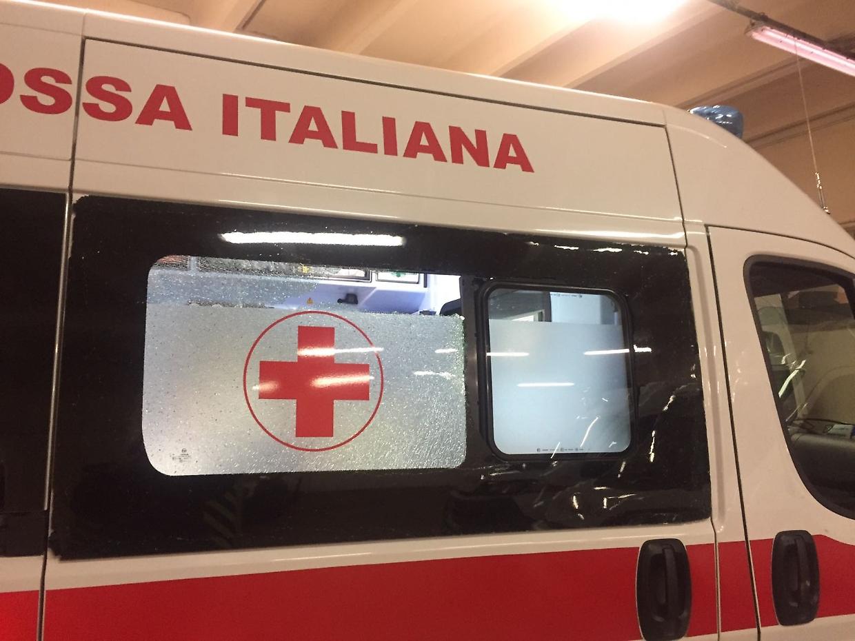 Incidente stradale, un anziano e il suo cane travolti e uccisi mentre attraversano la strada