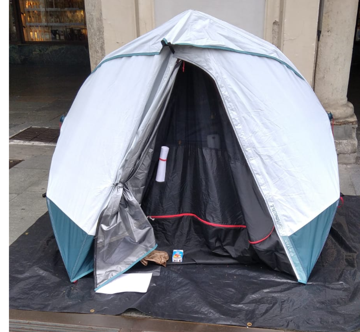 in piazza San Carlo spunta una tenda