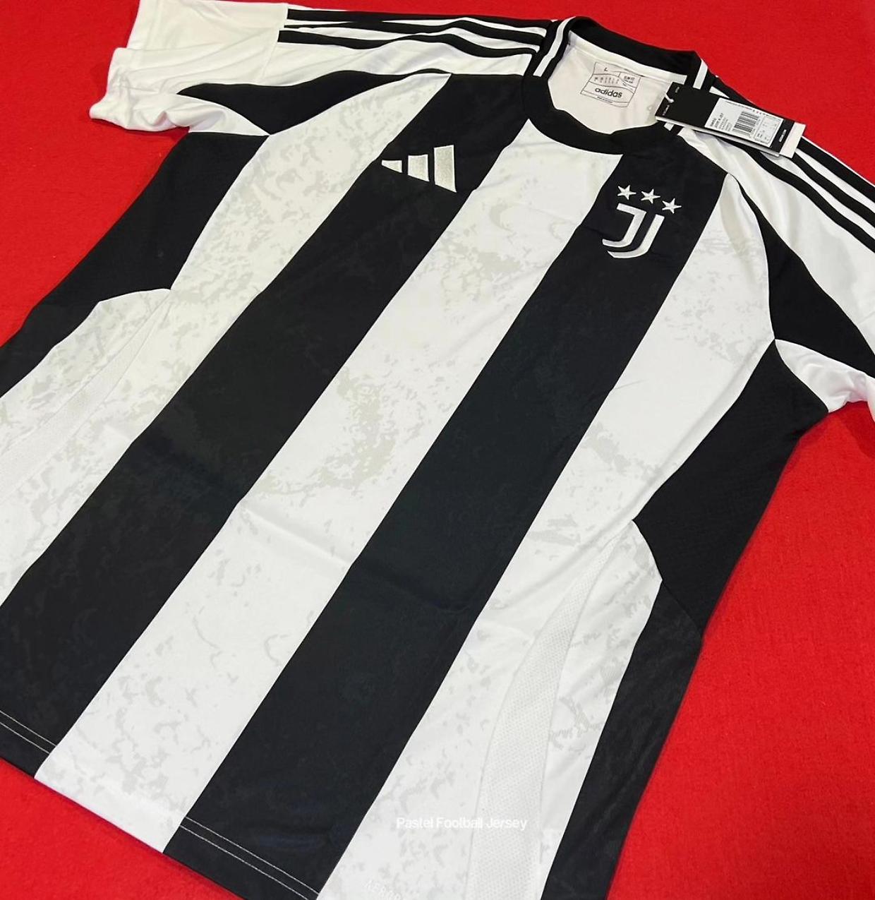 Juve, la maglia nuova c'è ma la "presentazione" slitta: ecco quando è previsto l'esordio
