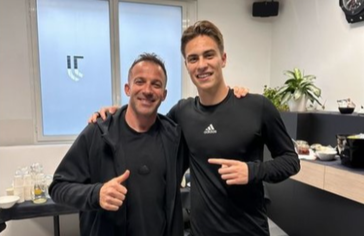 Juventus, la foto di Yildiz con l'"Idolo" Del Piero fa sognare i tifosi, ecco perché...