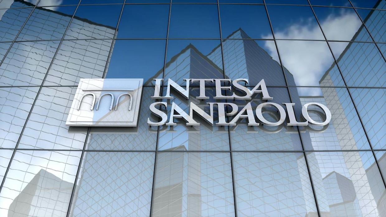 Intesa Sanpaolo, nove mesi da 7,6 miliardi di utile, ma la Borsa cala