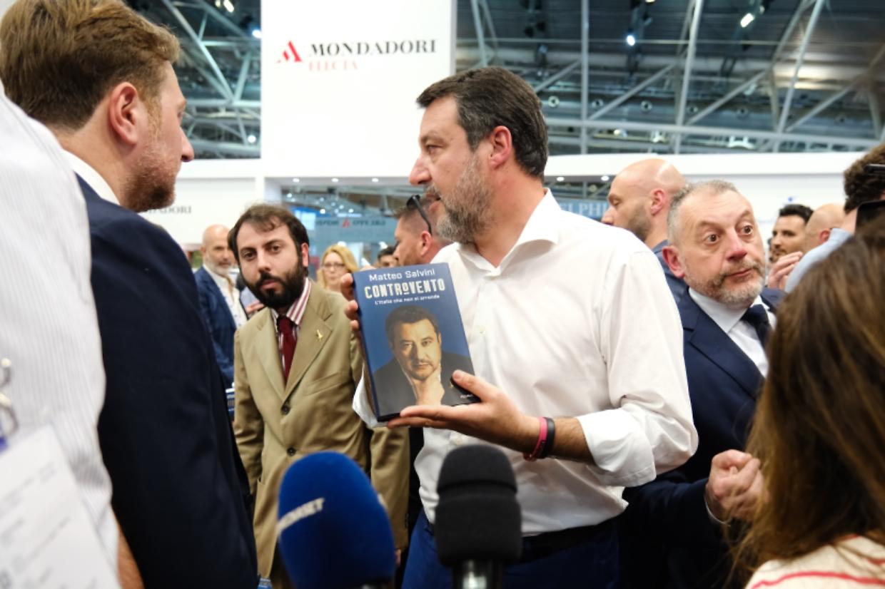 Salone, Salvini: "Il bello della democrazia è che non bisogna censurare. Vannacci prenderà i voti di tanti italiani"