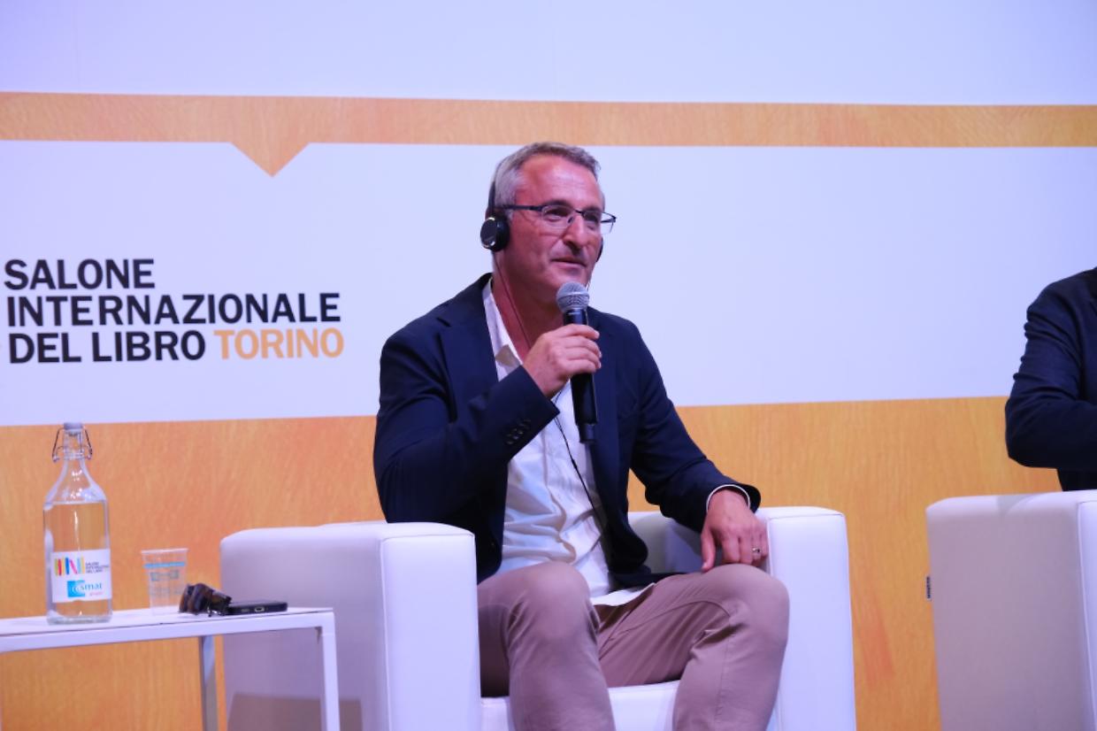 Eshkol Nevo (sotto assedio) al Salone del Libro: da Torino a Springsteen, così chiedo pace in Israele