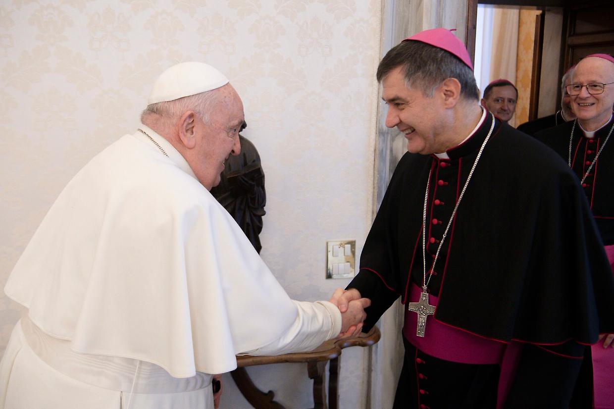 Il vescovo anti Stellantis diventa Cardinale? Quel colloquio riservato con Papa Francesco