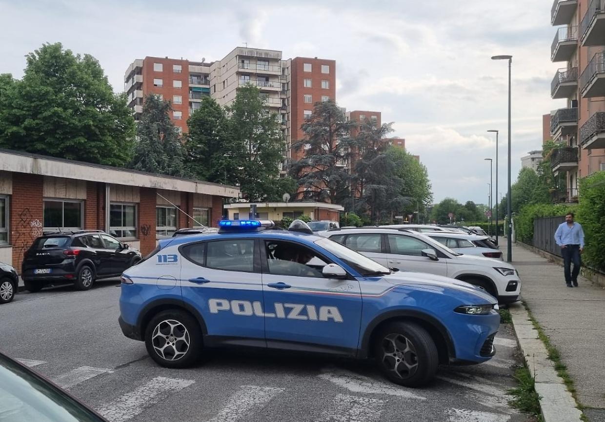 Uno l’ha distratto, l’altro ha colpito: così hanno quasi ucciso un anziano a Mirafiori