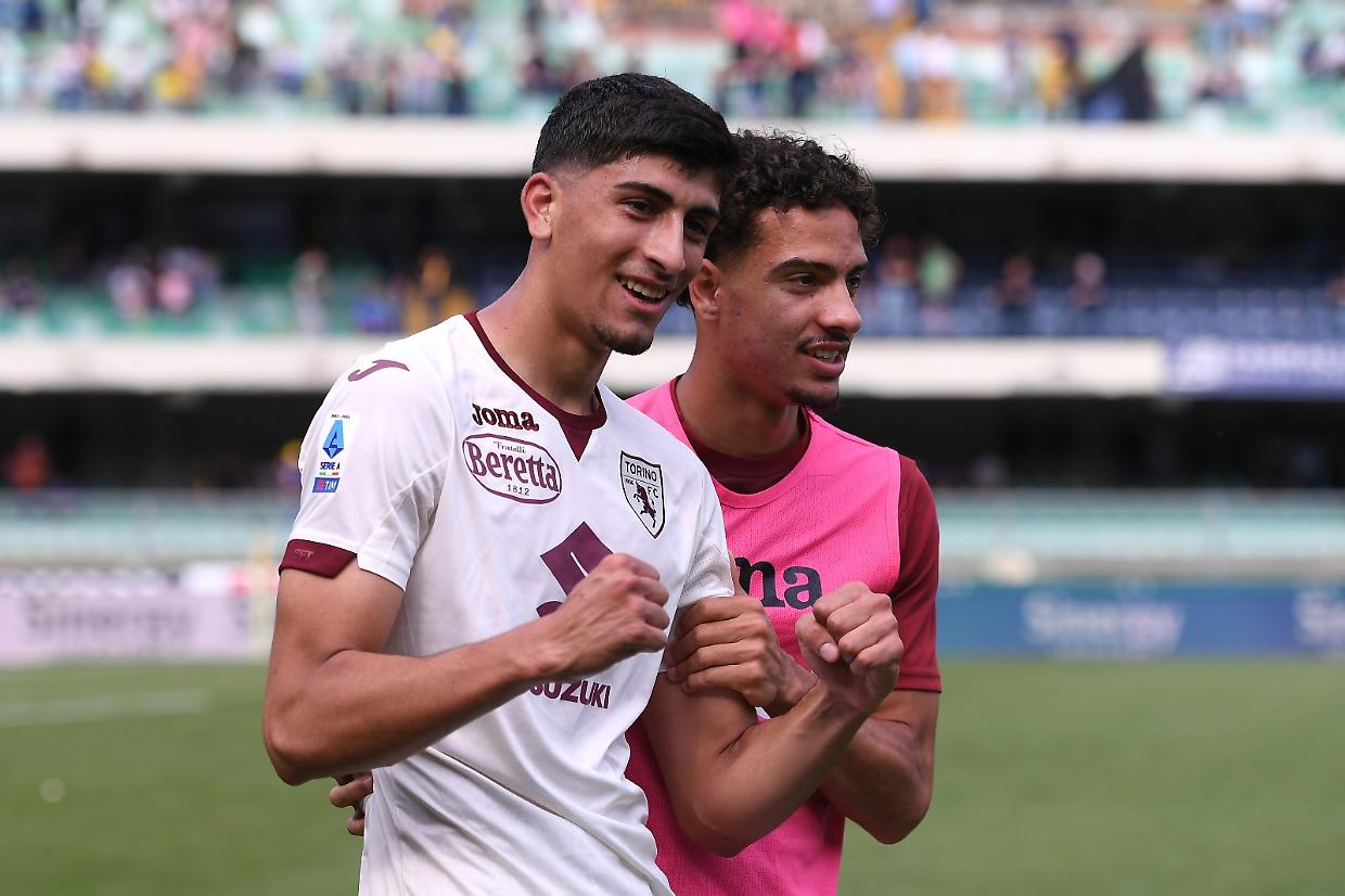 L'esultanza di Zanos Savva dopo l'esordio con gol a Verona