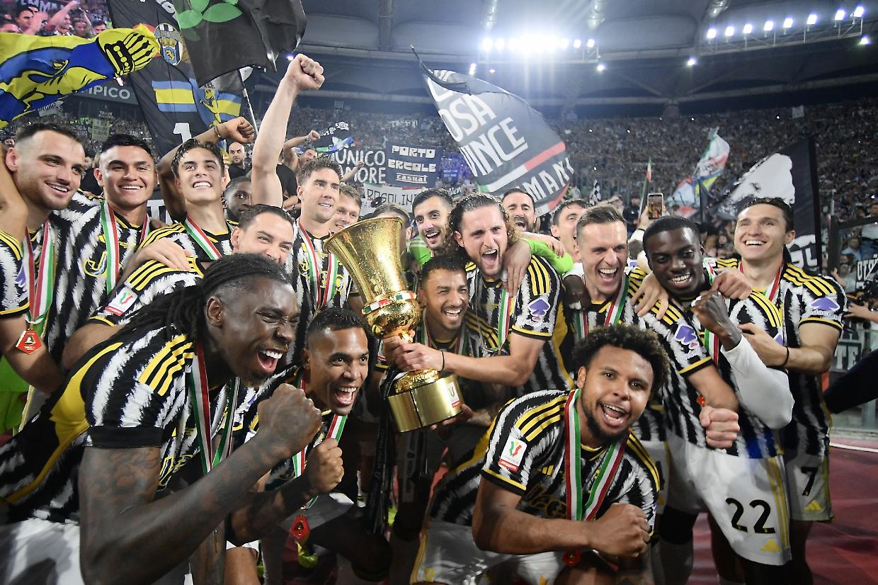 Anche John Elkann scende in campo e fa festa: "Vincere aiuta a vincere...". Ma si dimentica di Allegri...