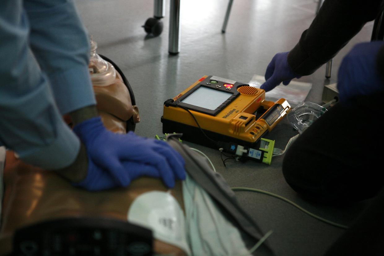 L’ASL TO5 Potenzia la Protezione Cardiologica: Investimento di 1,55 Milioni di Euro per Nuovi Defibrillatori