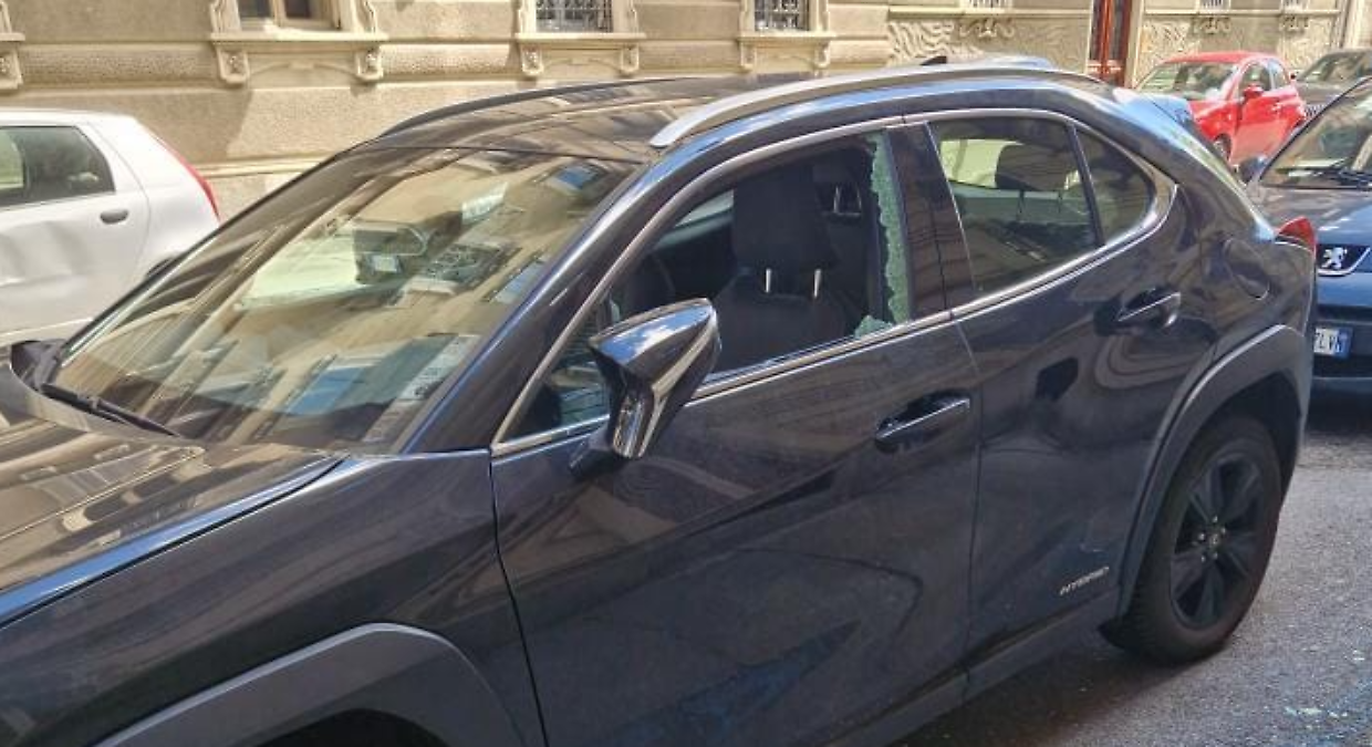Raid vandalico a due passi dalla stazione