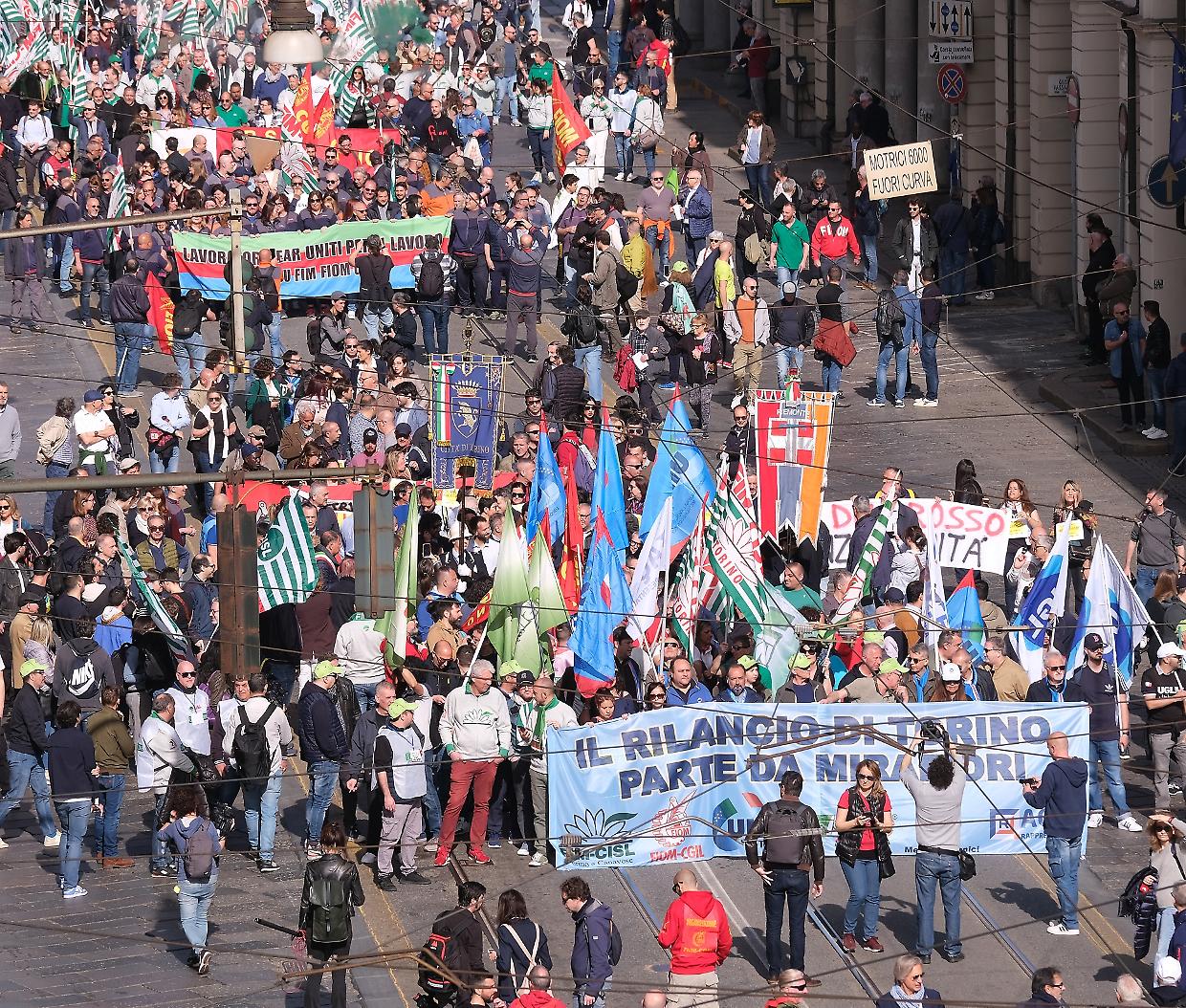 Stellantis, Mirafiori torna in piazza con i sindacati