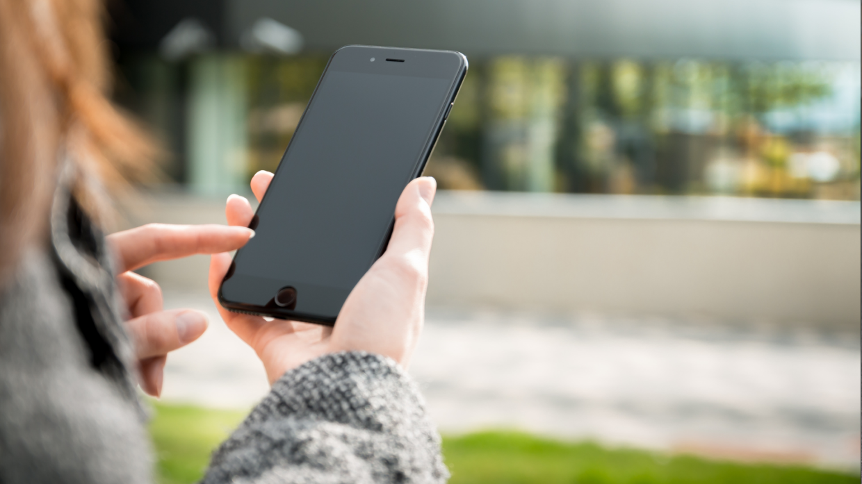 Adolescenti sempre più dipendenti da smartphone e social