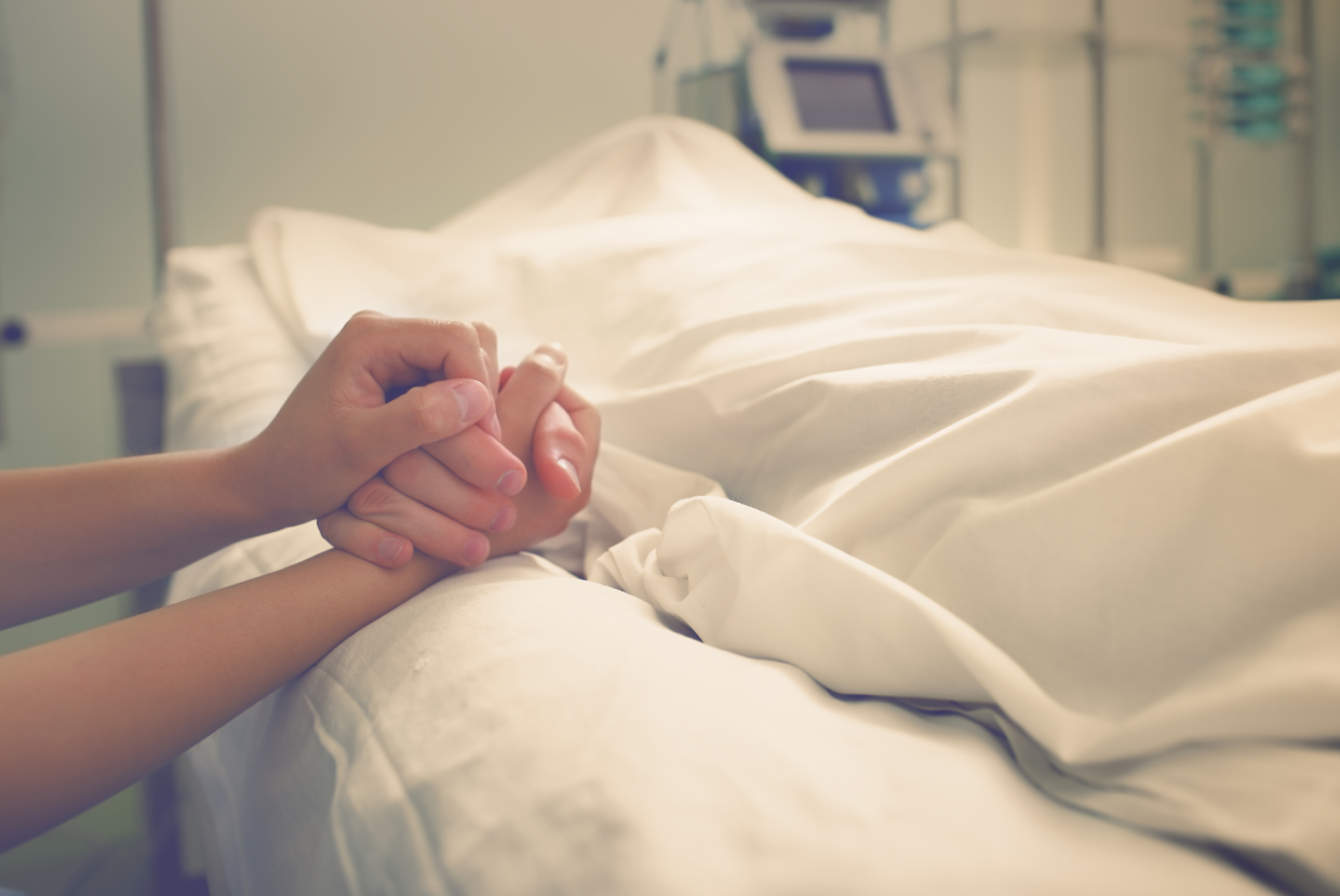 Litiga con la compagna e si ammazza davanti a lei