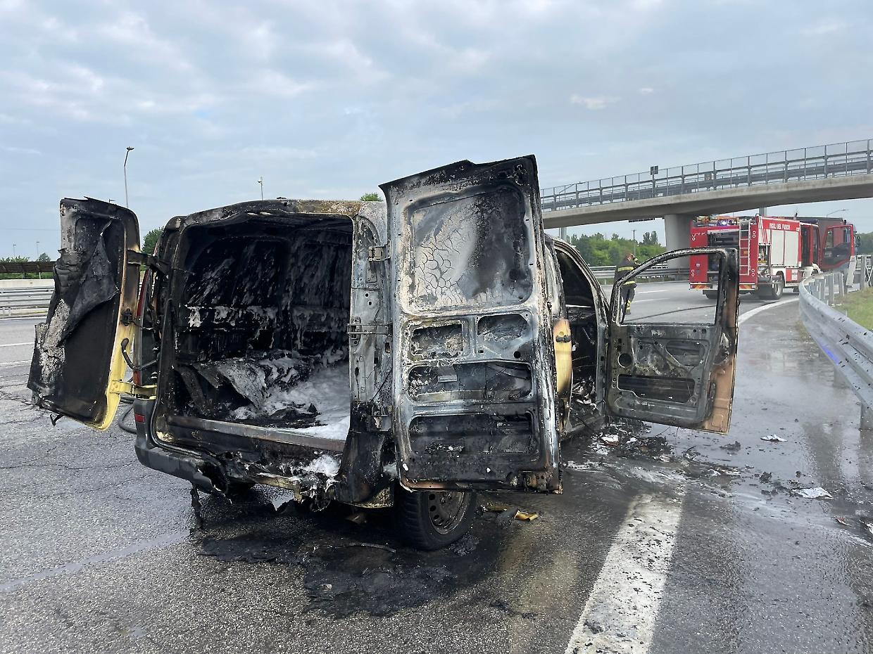 Un furgone ha preso fuoco sull'autostrada Torino-Savona (Immagine di repertorio) 