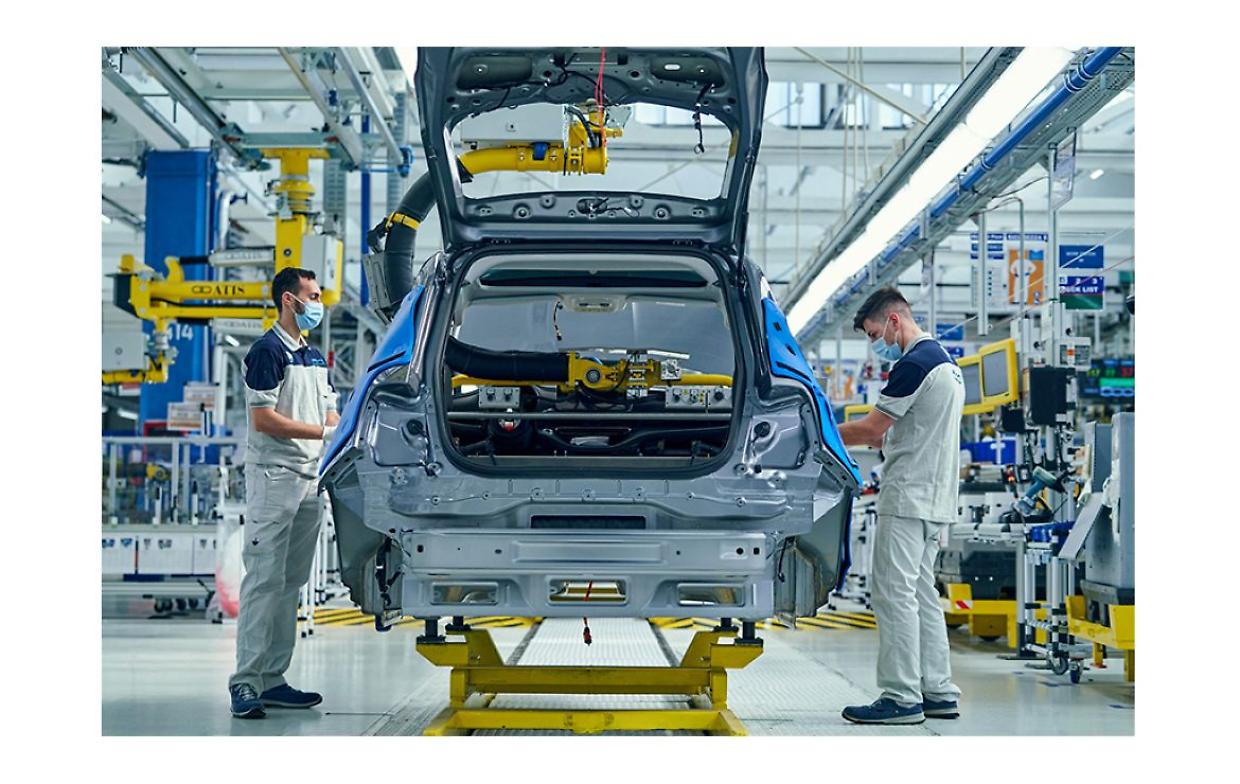 Sconforto e diffidenza ai cancelli di Mirafiori  per la nuova 500 ibrida