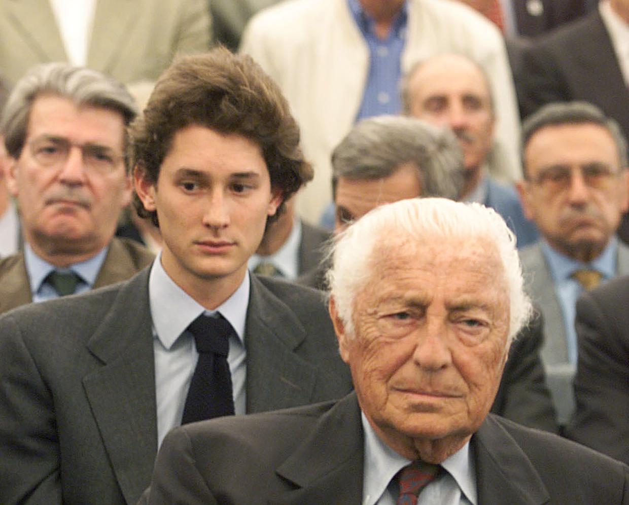 Agnelli contro Elkann: perché la guerra in famiglia dipende da domestici e conti in "paradiso" 