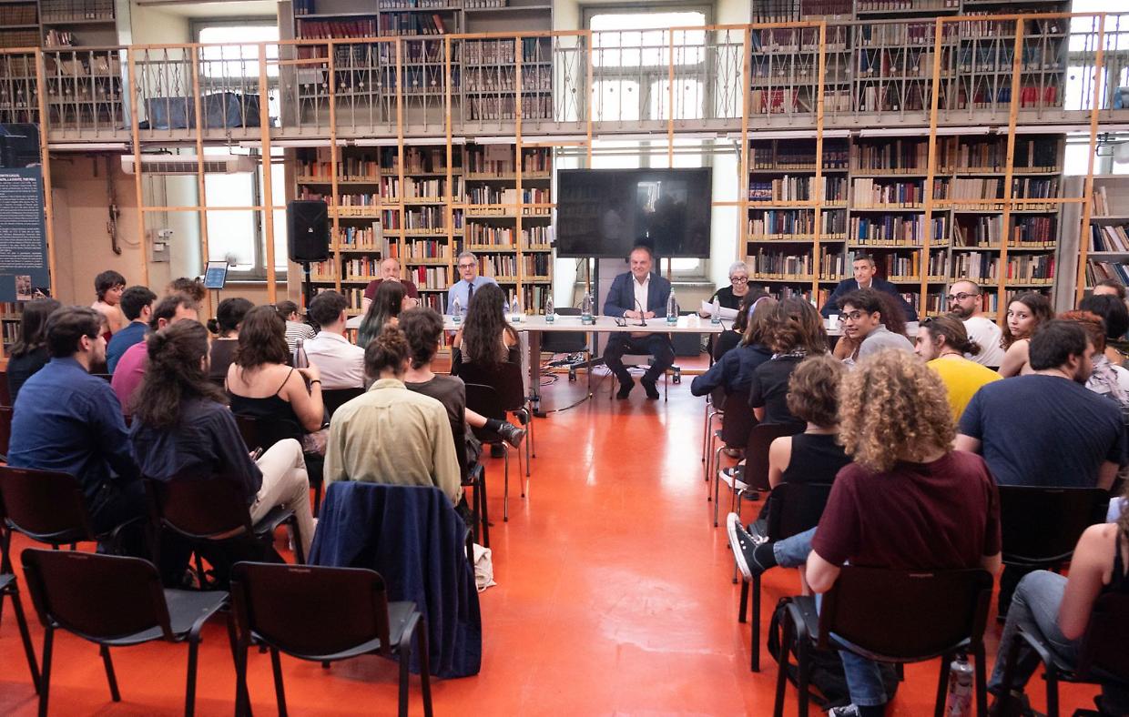 A Palazzo Nuovo non si ferma l'Intifada: rimangono le tende, biblioteche chiuse