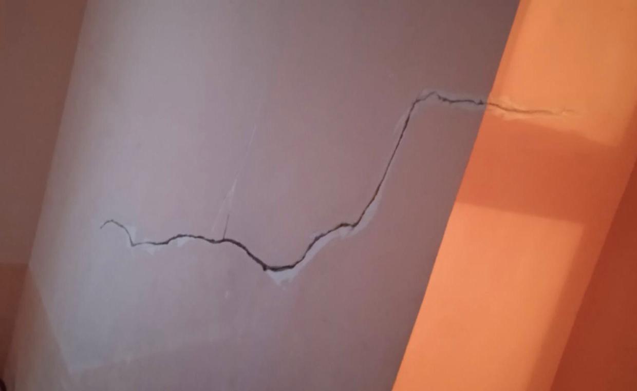Infiltrazioni in un palazzo in via Ala di Stura