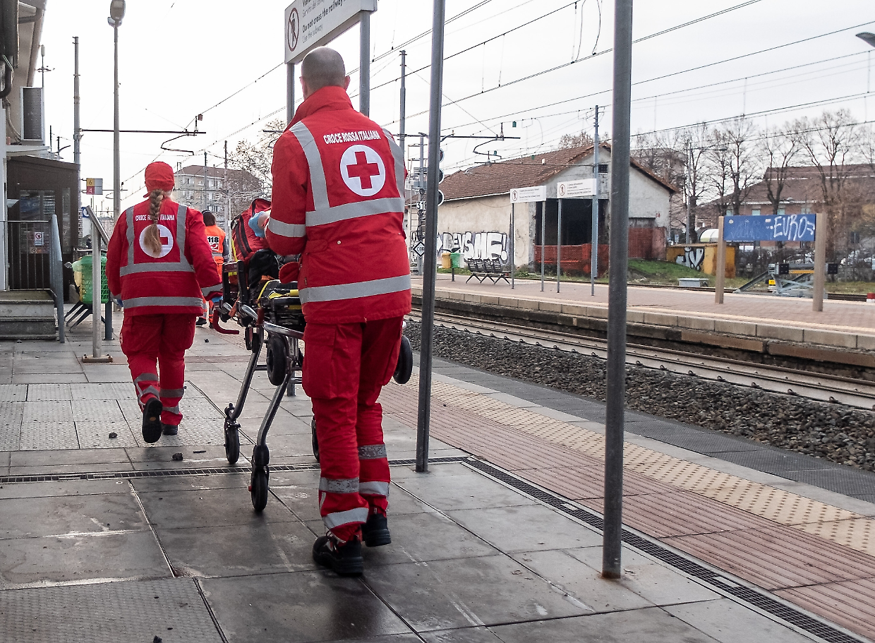 Investito da un treno, muore sul colpo a 51 anni 