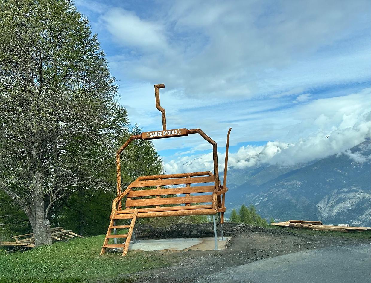 Un mega seggiolino da seggiovia regna incontrastato a Sauze d’Oulx