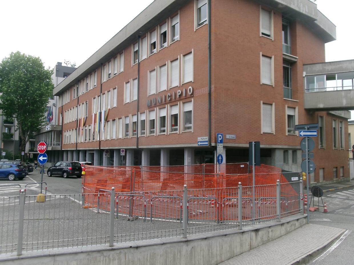  Cede l'asfalto in piazza a Grugliasco: disagi previsti fino alla prossima settimana 
