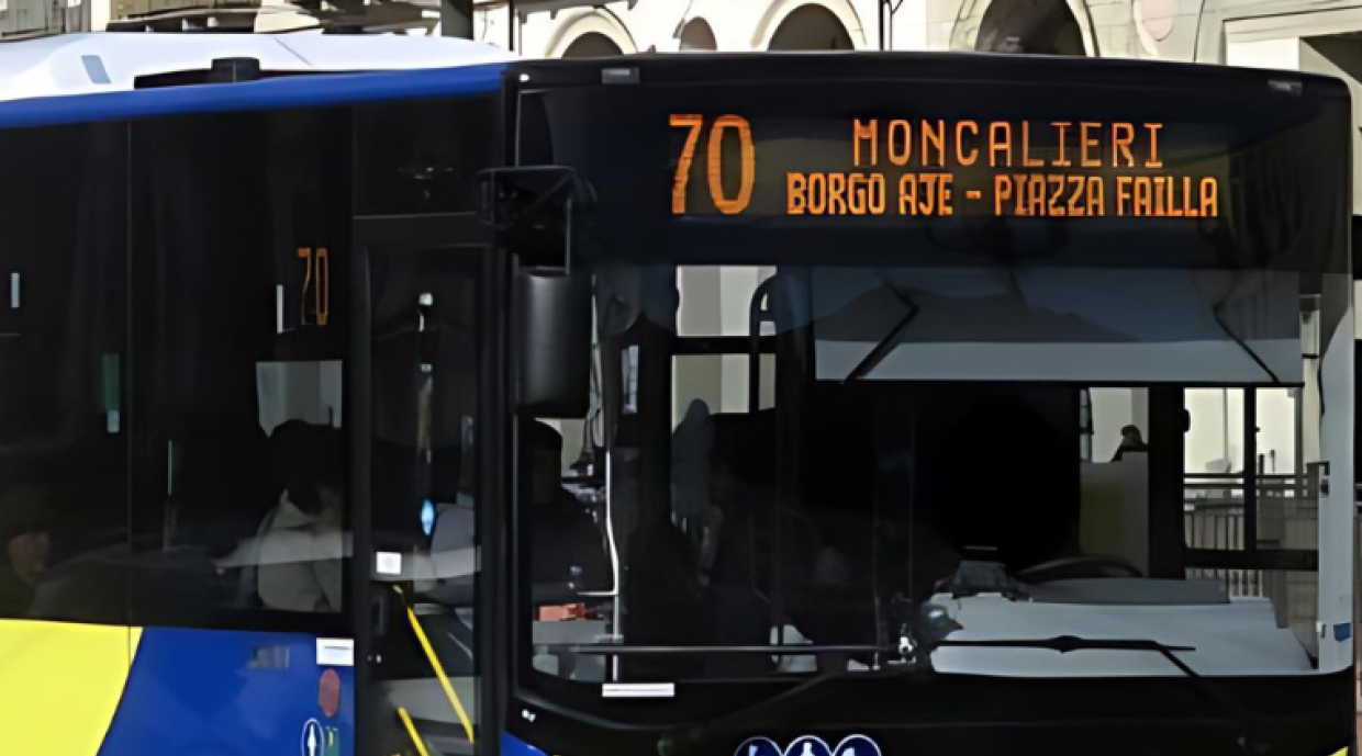 E’ successo su un mezzo della linea 70