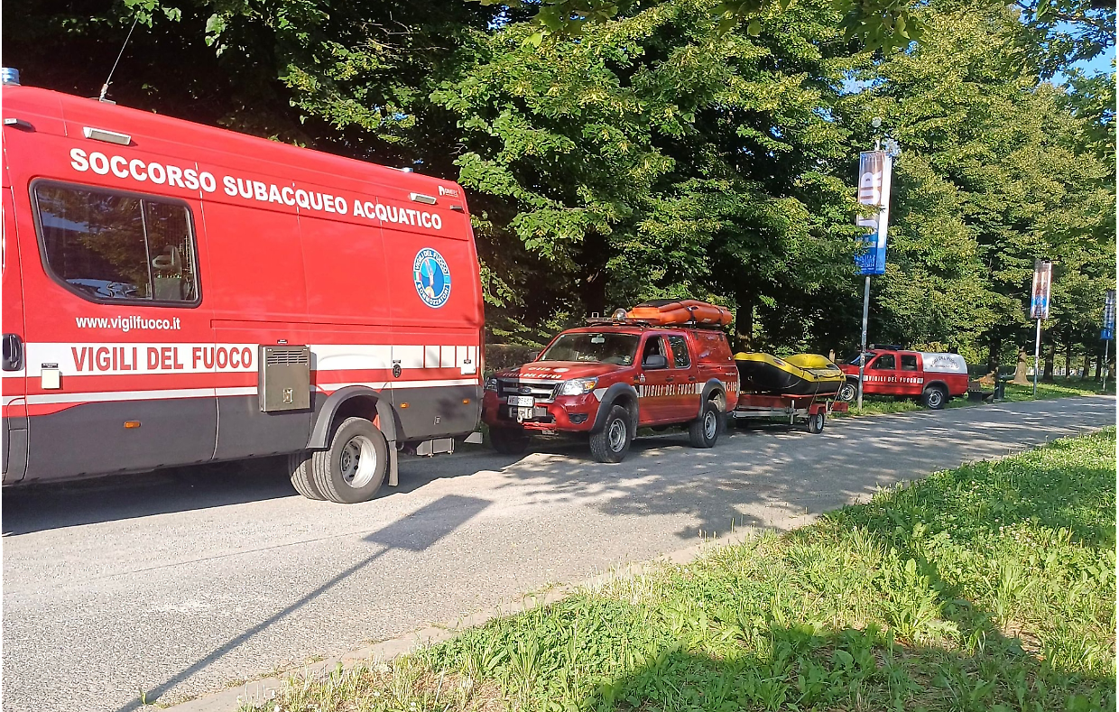 L'intervento di pompieri e polizia sulle sponde della Dora