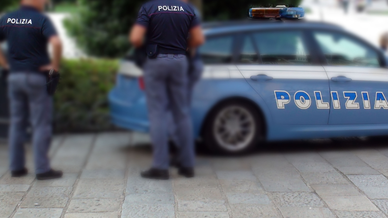 polizia auto indag 10 mar