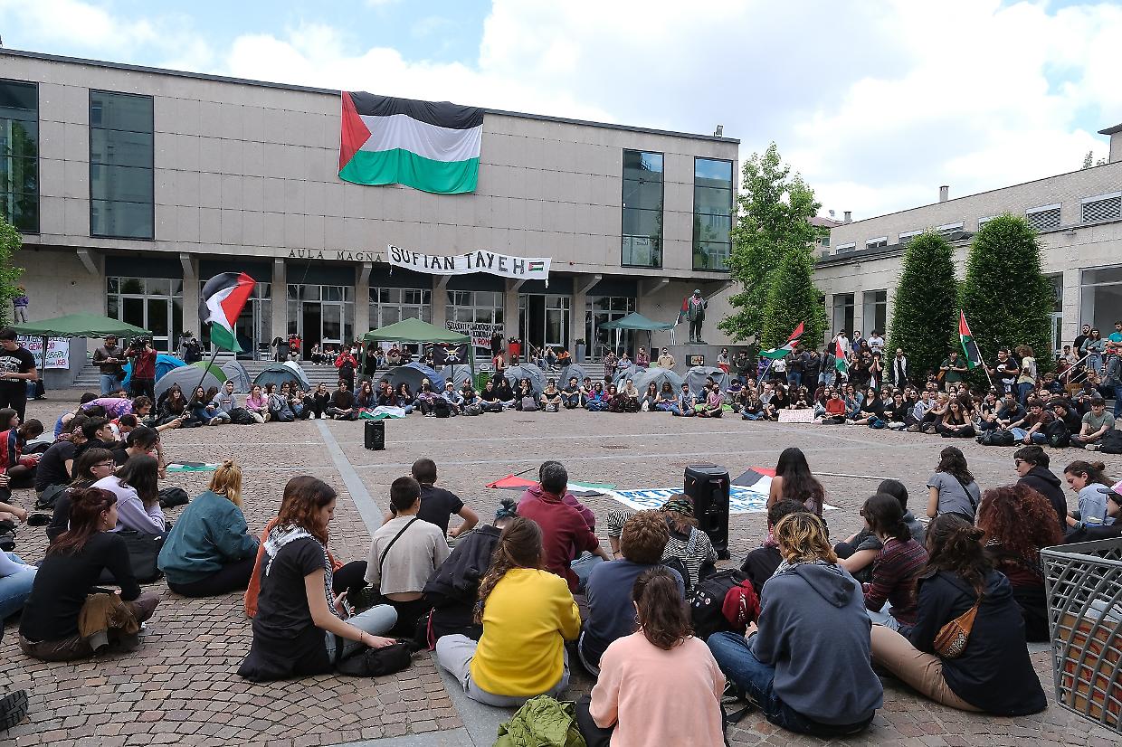 Il Politecnico denuncia (di nuovo) gli occupanti: «Hanno rubato le nostre attrezzature»