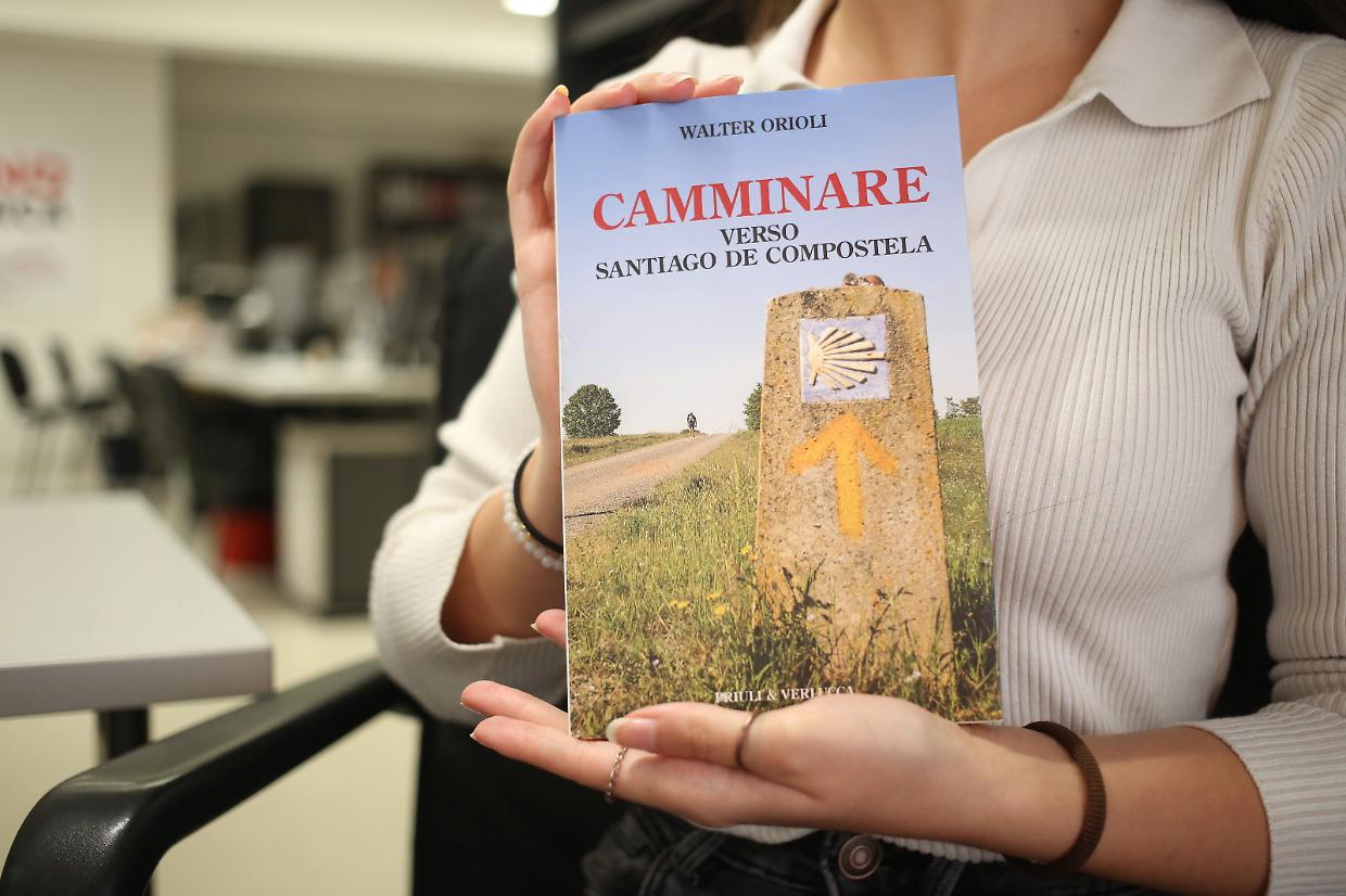 Camminare verso Santiago de Compostela di Walter Orioli