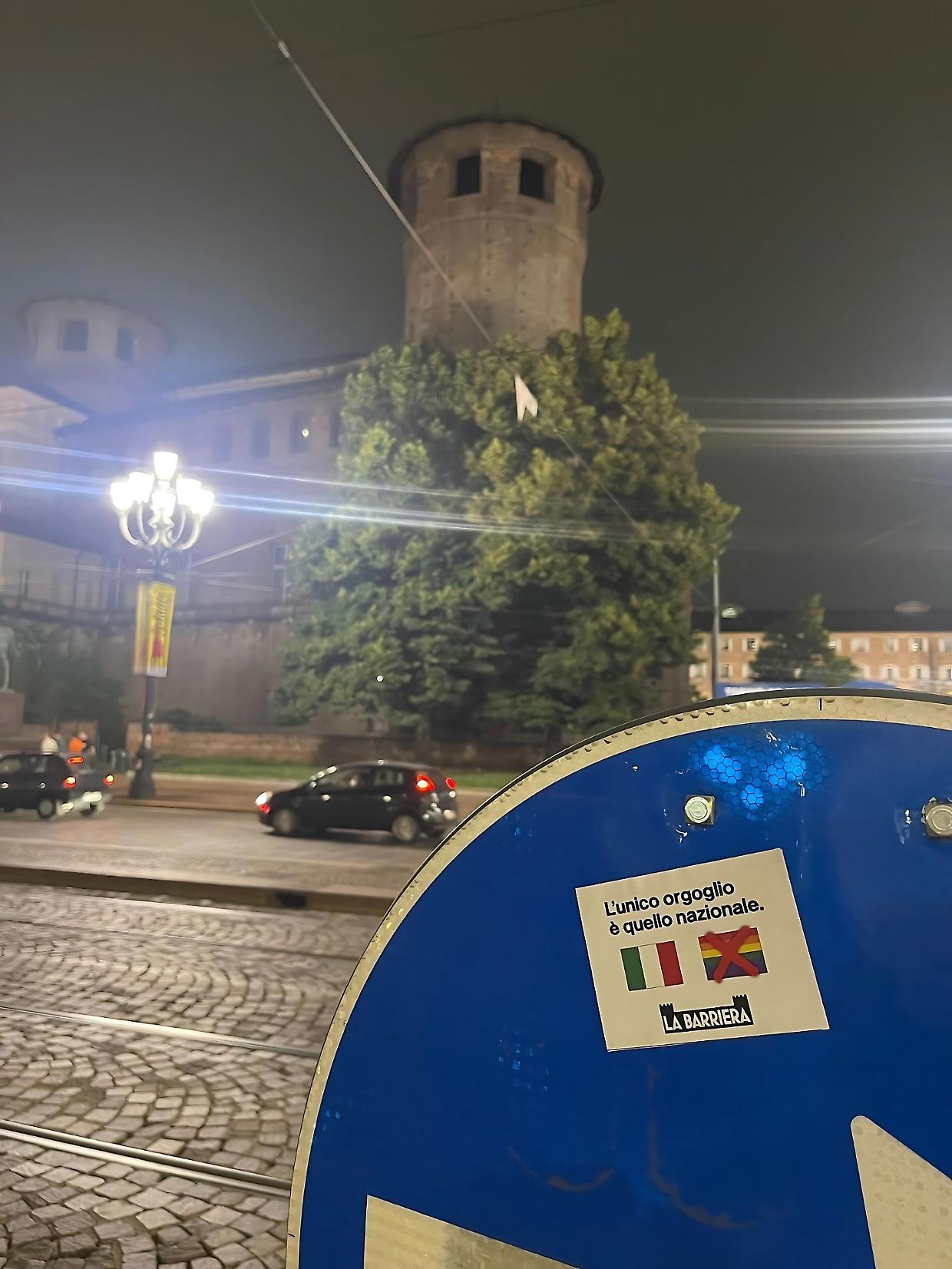 Adesivi contro il Torino Pride: "L'unico orgoglio è quello nazionale"
