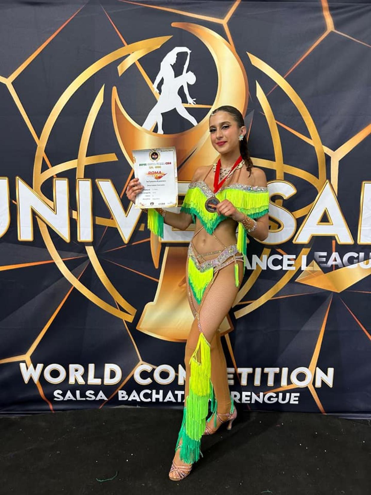 Sant’Ambrogio celebra Elena Isabela Craioveanu, campionessa mondiale di balli caraibici