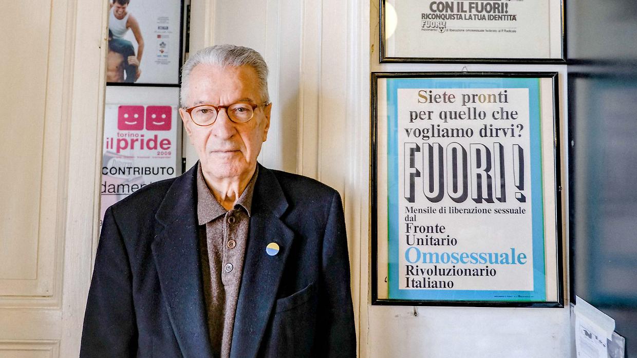 Angelo Pezzana: «Sono cinque anni che non partecipo al Pride, oggi è un carnevale senza significato»