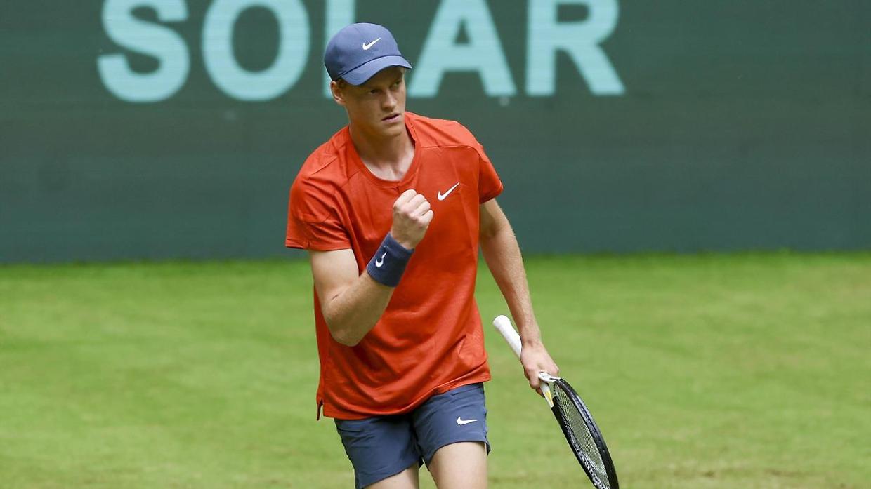Sinner batte Zhang e va in finale a Halle (preparando Wimbledon)