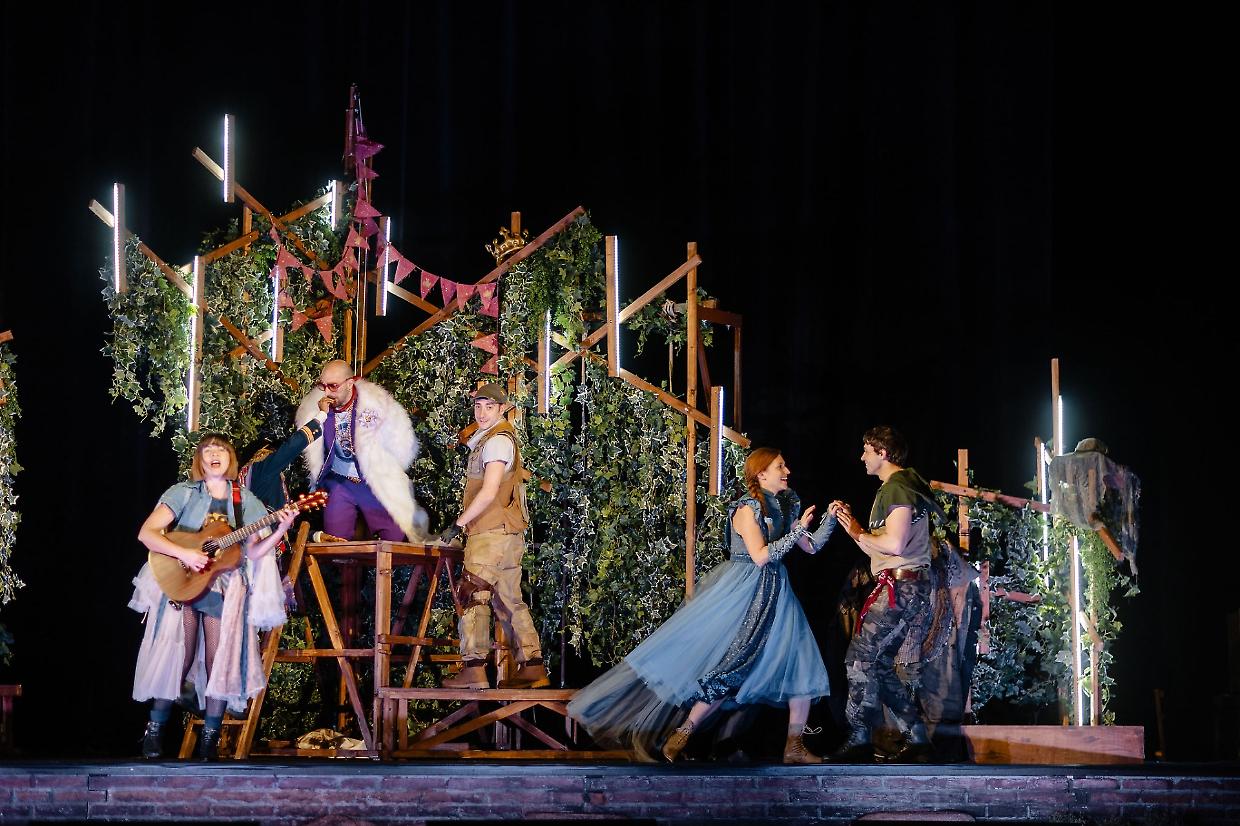 "Robin Hood", se il Teatro Carignano si trasforma nella foresta di Sherwood