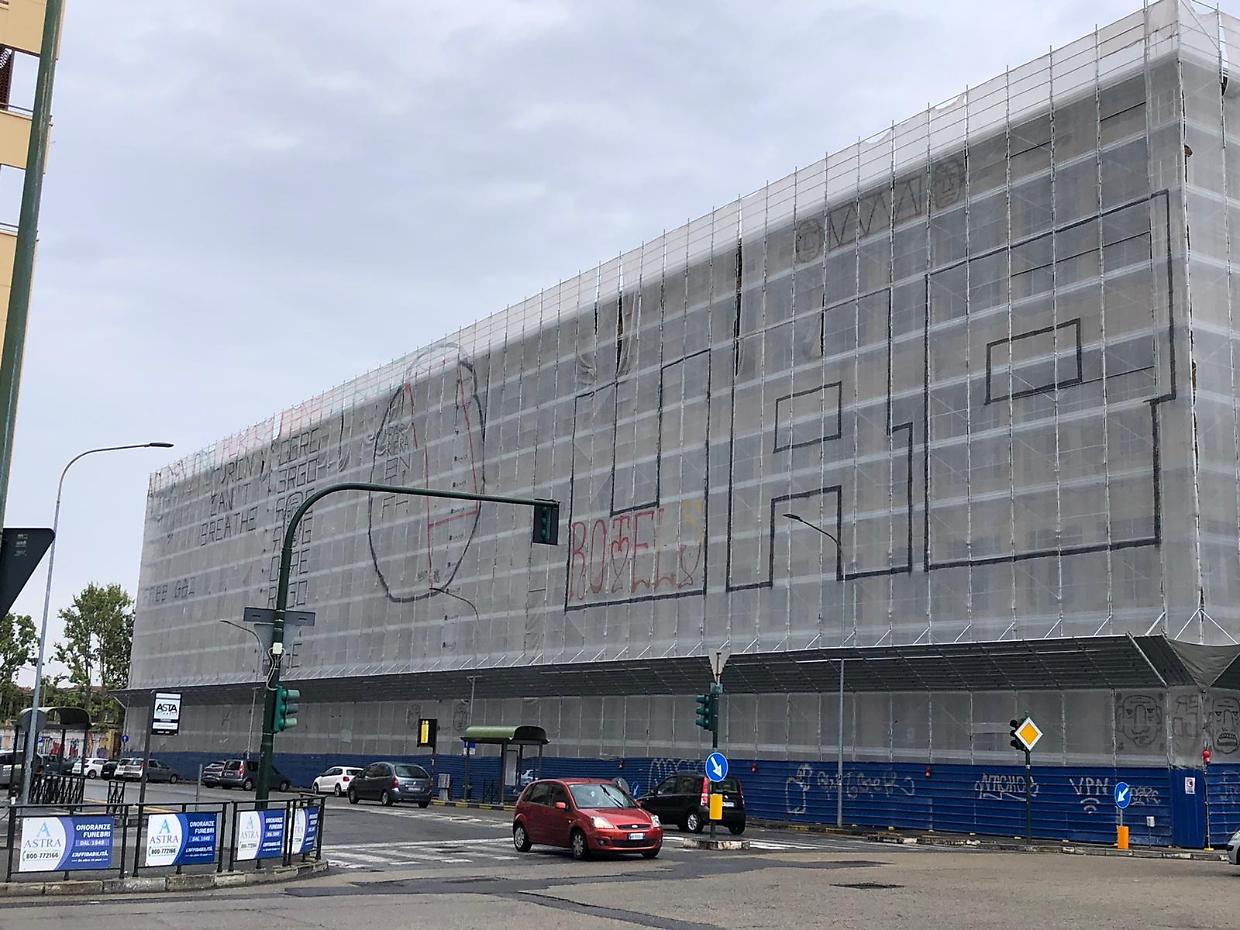Scritte e tag: imbrattato anche il cantiere del Lingottino 