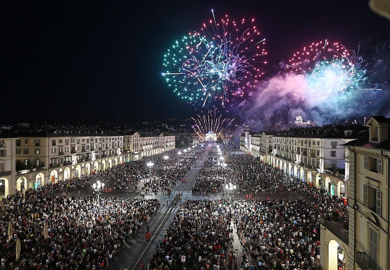 Nuvole e cielo grigio a Torino: che succede ai fuochi d'artificio?