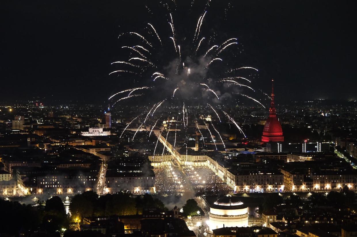 San Giovanni, la pioggia non ferma la festa: 25mila in piazza per i fuochi 