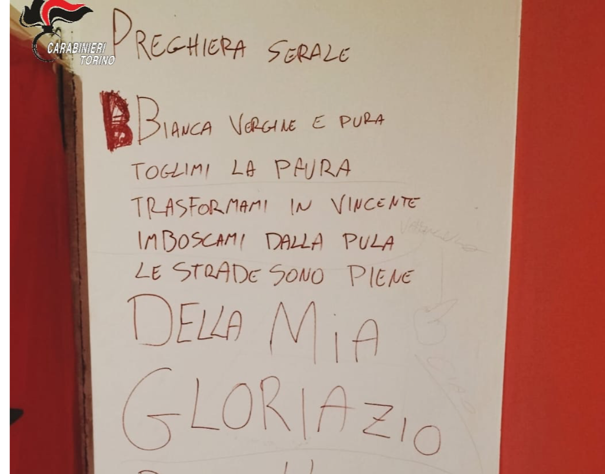 La preghiera degli spacciatori: «Cocaina salvaci dalla polizia»