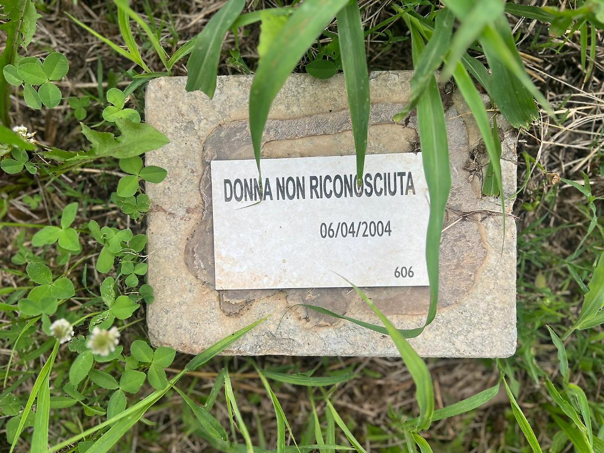 I cadaveri senza nome nei cimiteri della città