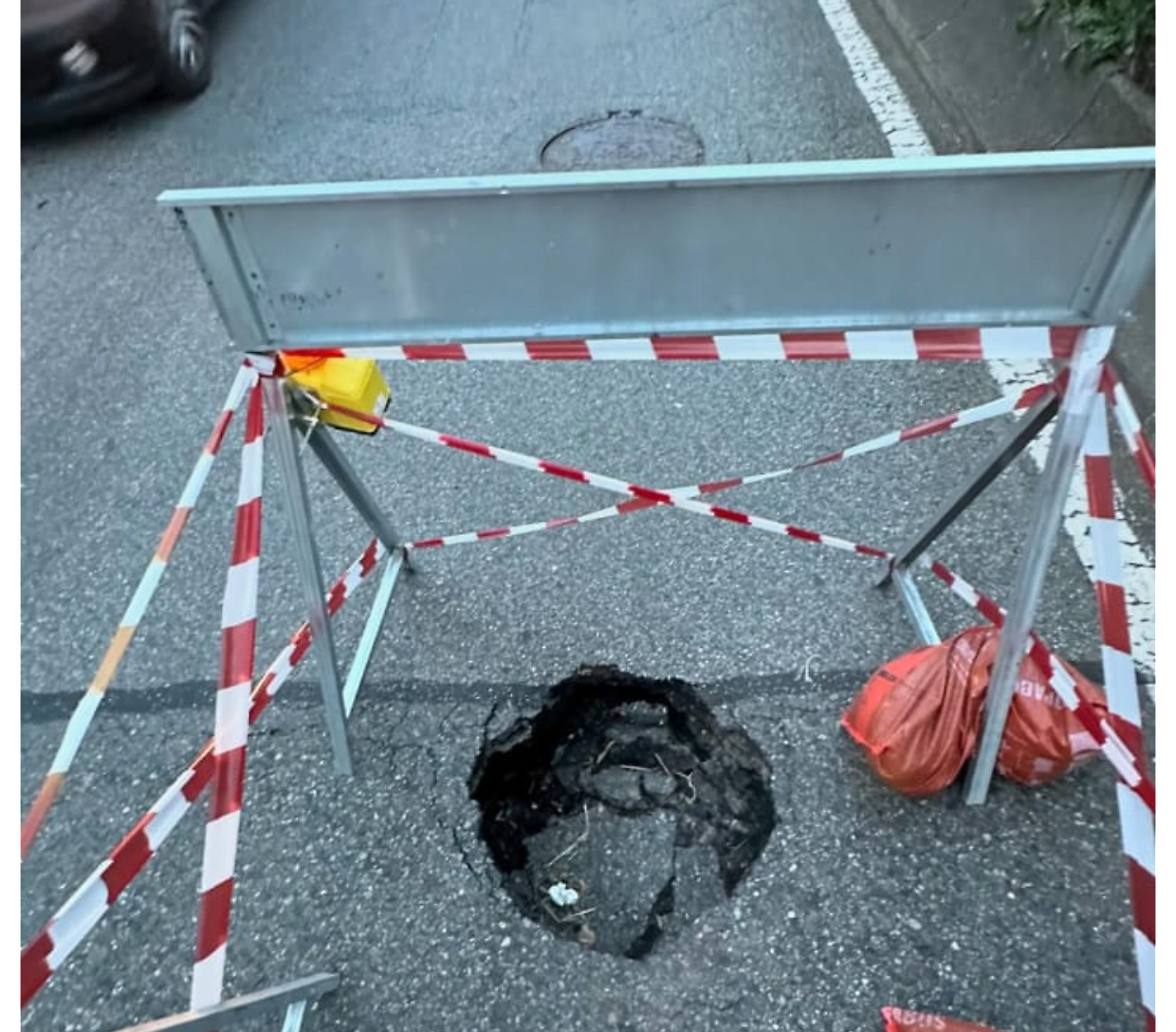 Voragine chiusa tra via Palestrina e via Vestign&egrave;: dopo 20 giorni l&rsquo;incrocio torna sicuro