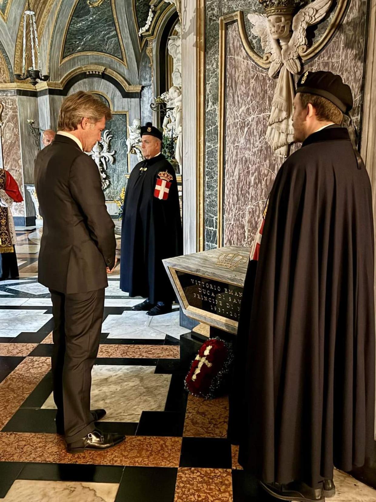 Savoia, Vittorio Emanuele sepolto in segreto a Superga: ecco cosa sappiamo