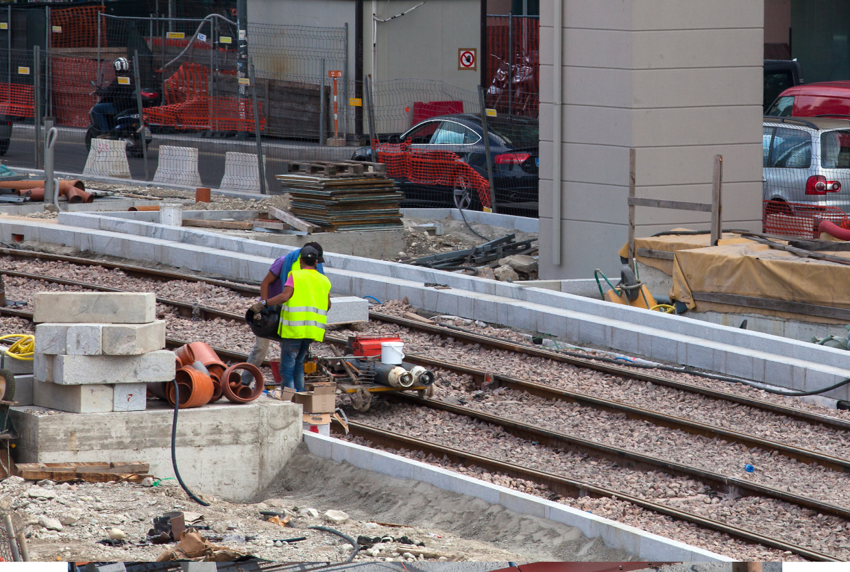 Geometra investito e ucciso da un macchinario sul cantiere ferroviario