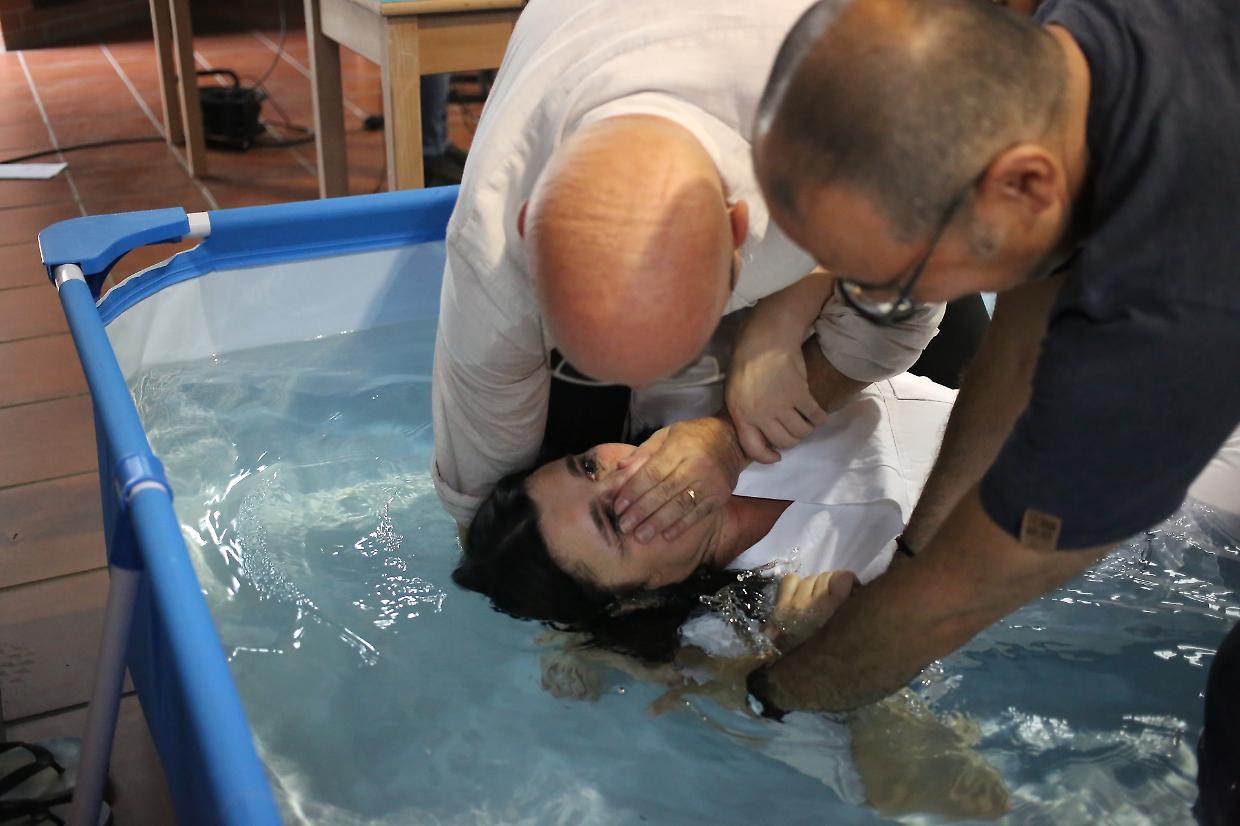 Battesimo dietro le sbarre: cosi rinascono le detenute