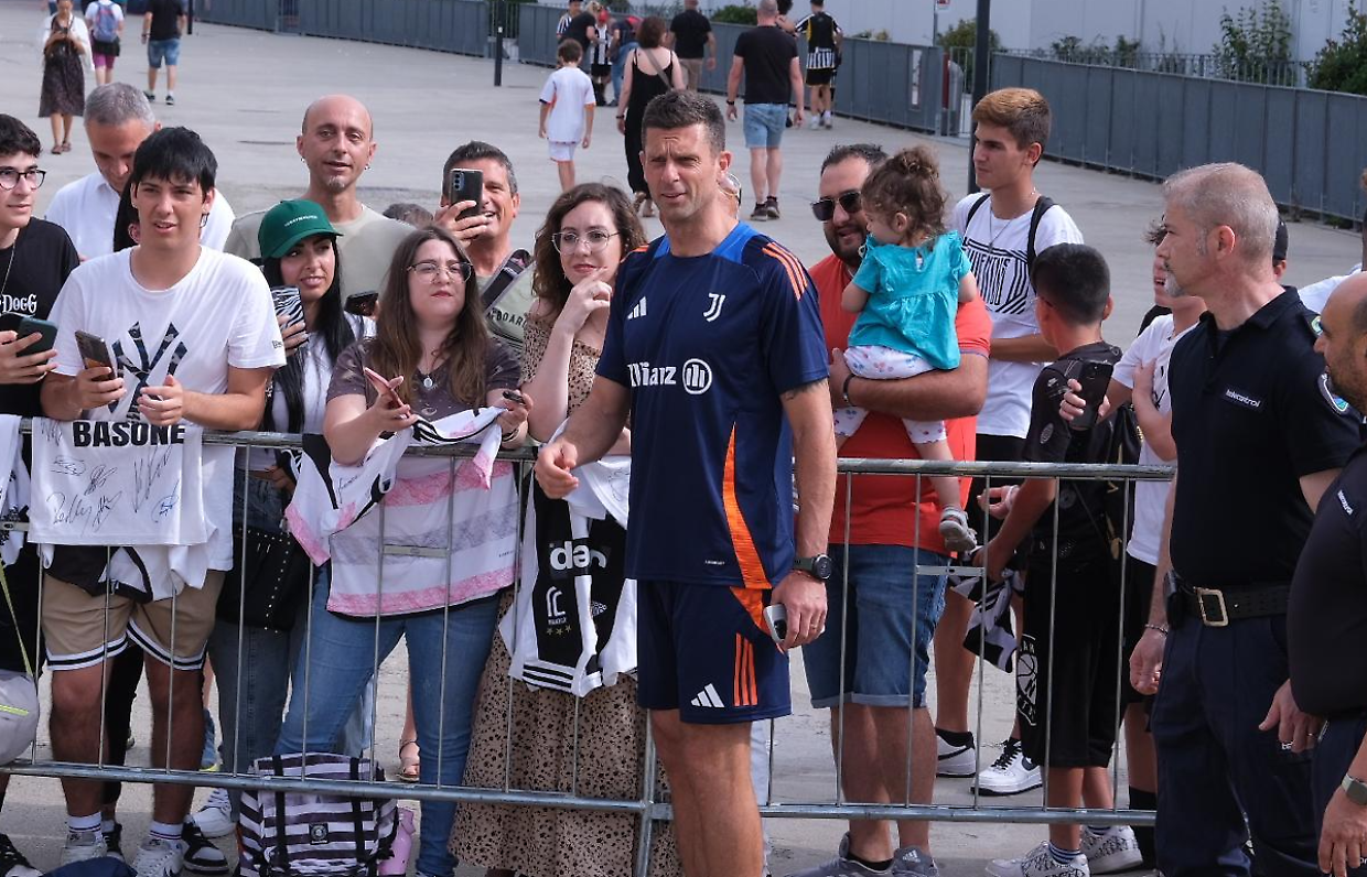 Juve, Thiago Motta al J Medical: le prime immagini del neo allenatore bianconero! 