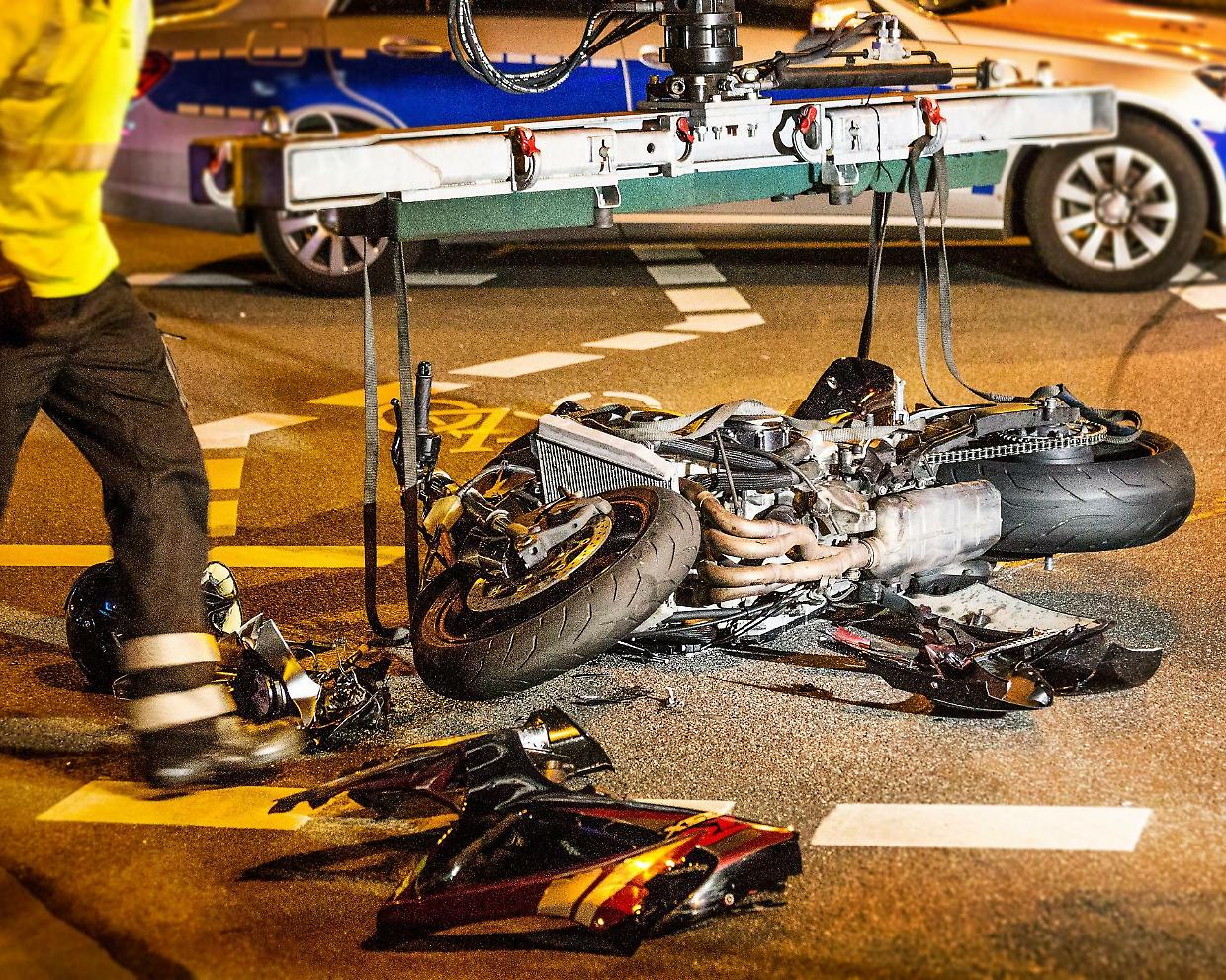 Schianto in provincia, muore un motociclista. Un altro è gravissimo