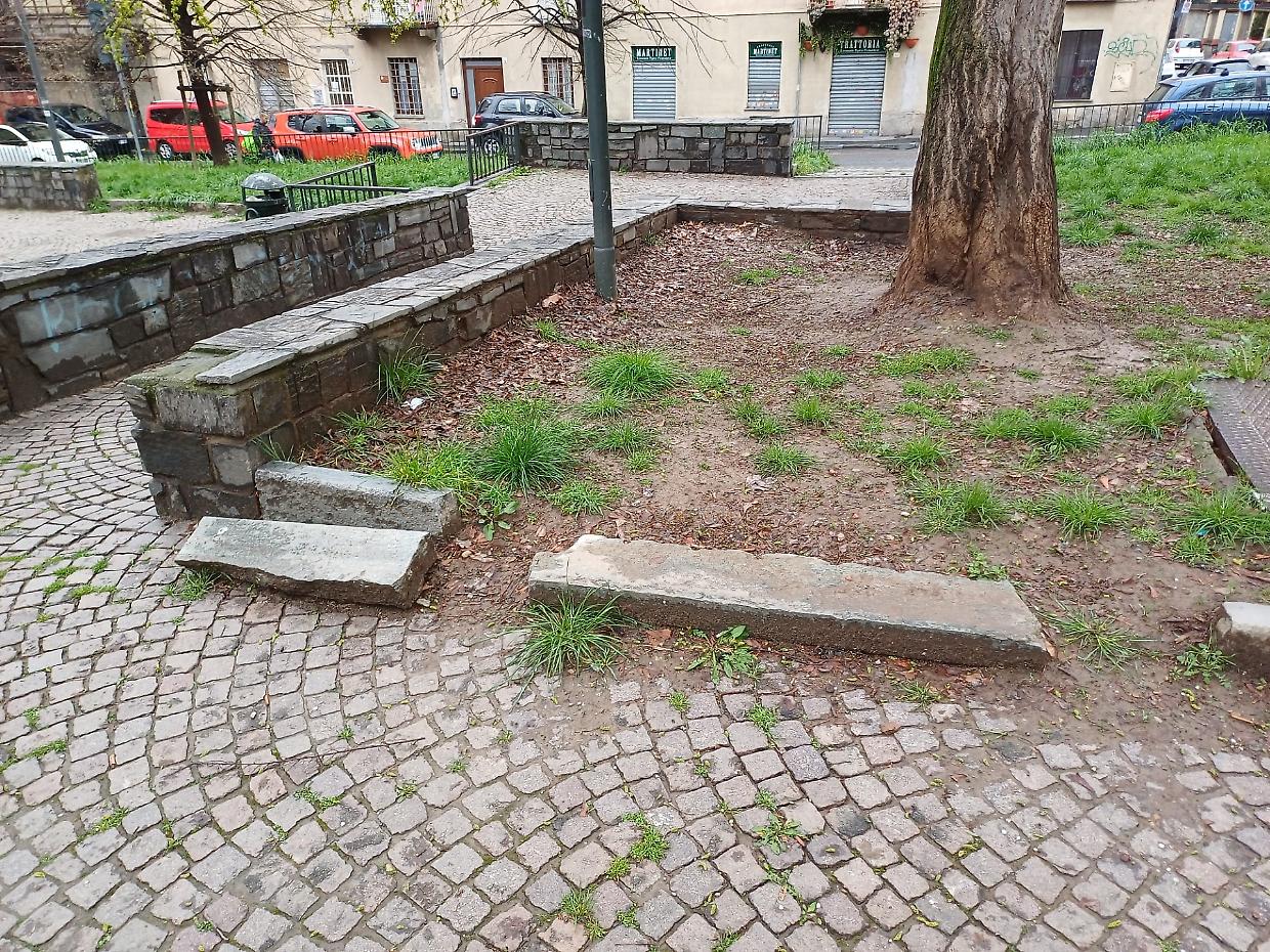 Sanpietrini ko ed erba alta, ecco le criticità del giardino