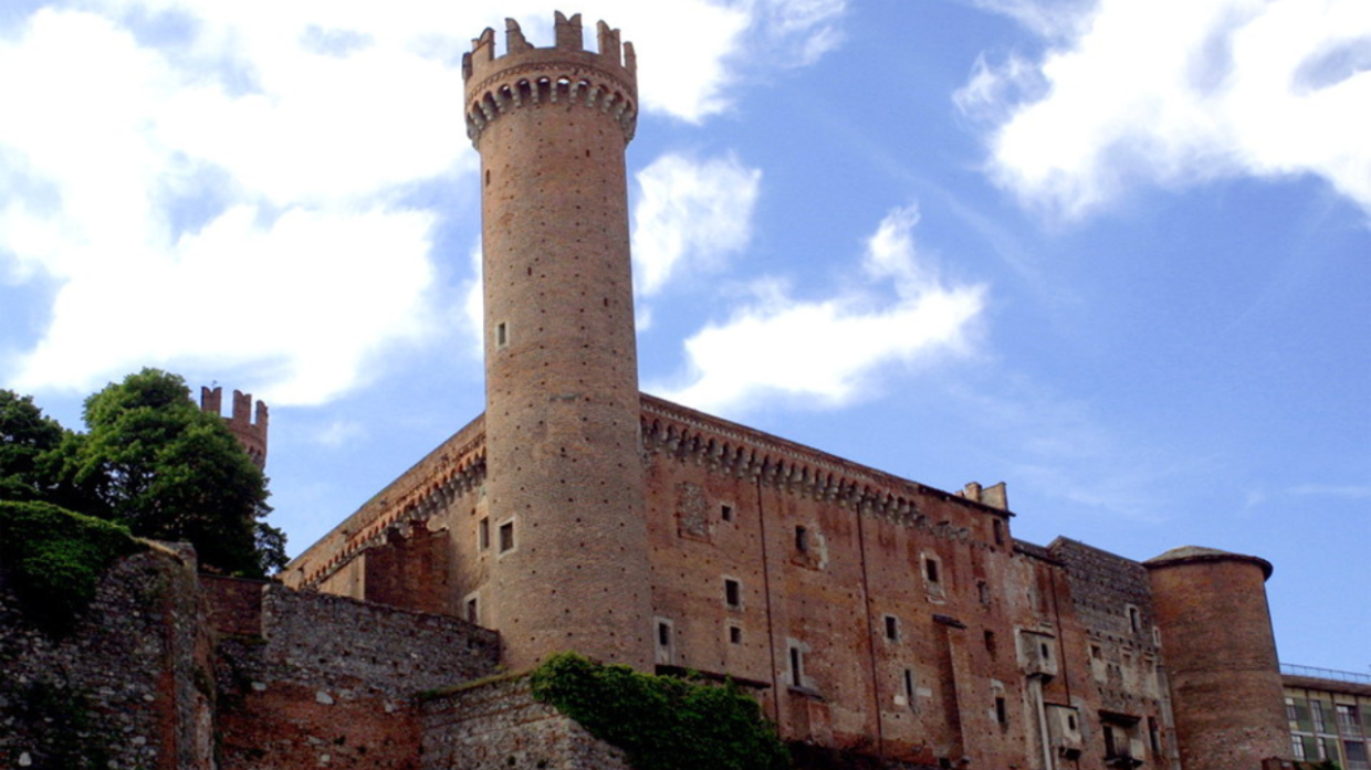 Ivrea, il Castello riapre al pubblico: nuova porta, chiosco e grandi eventi