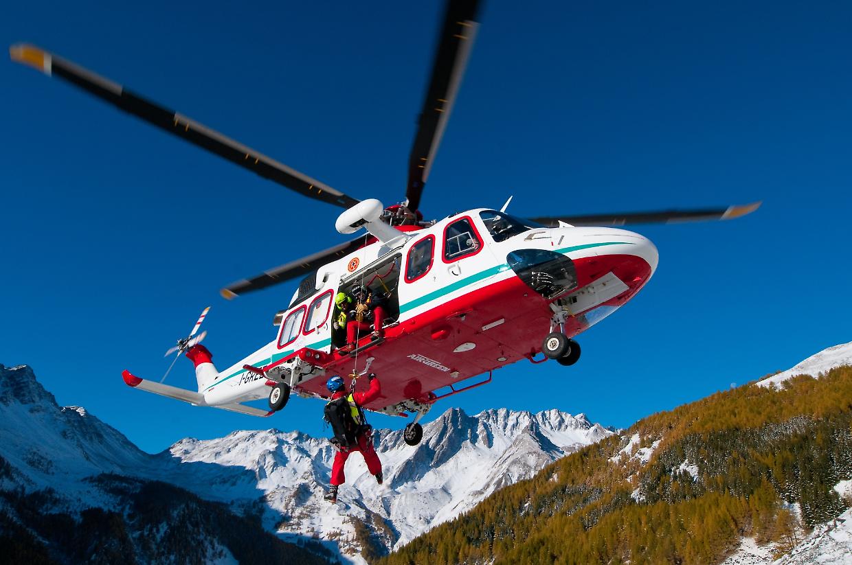 Incidenti in montagna, almeno due alpinisti morti in Valle d'Aosta, uno è di Torino. Poche speranze per un terzo uomo