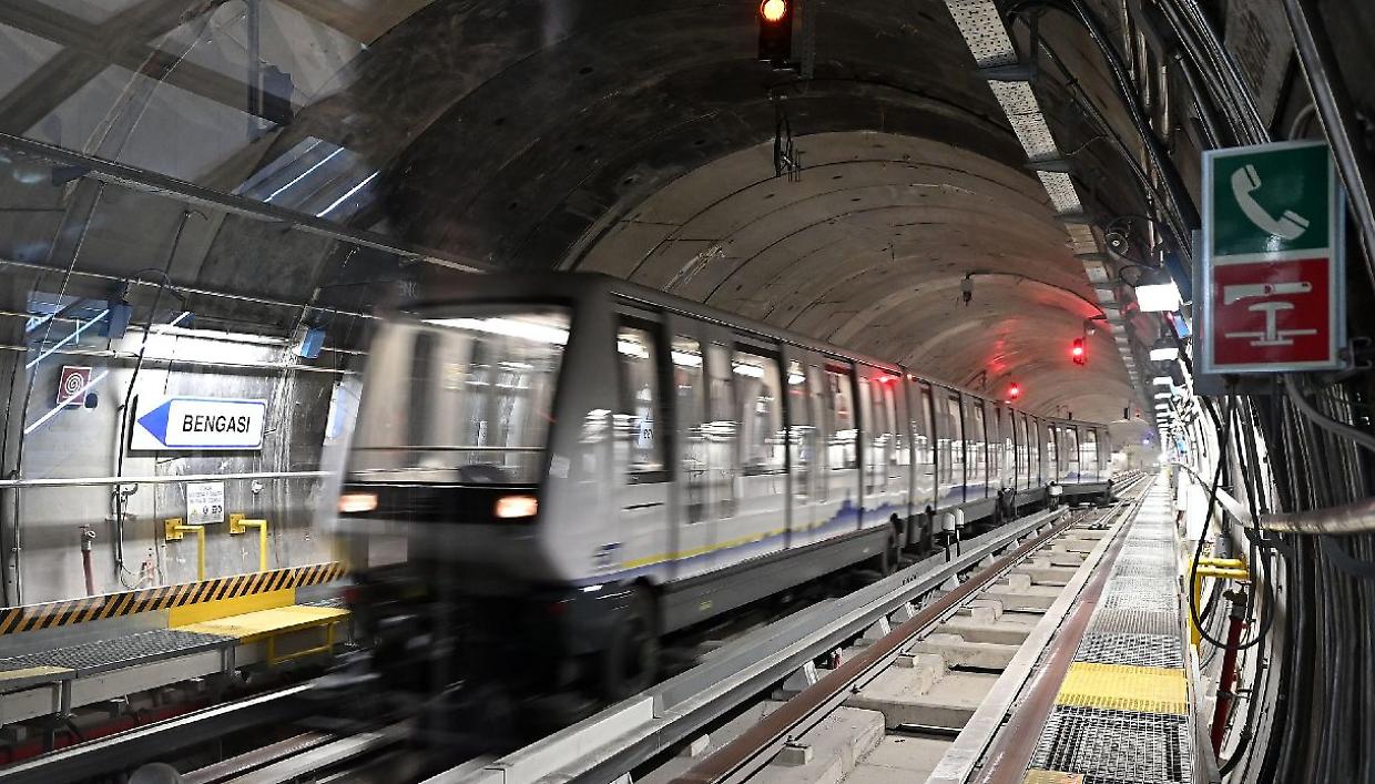 "La metro di Torino è una sauna": pendolari allo stremo